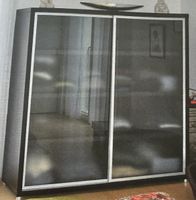 Schrank mit zwei Schiebetüren 