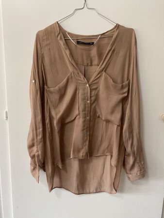 Chemisier ZARA beige satiné – blouse fluide manches longues