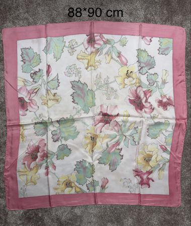     Foulard en soie effet peinture artistique 88 x 90