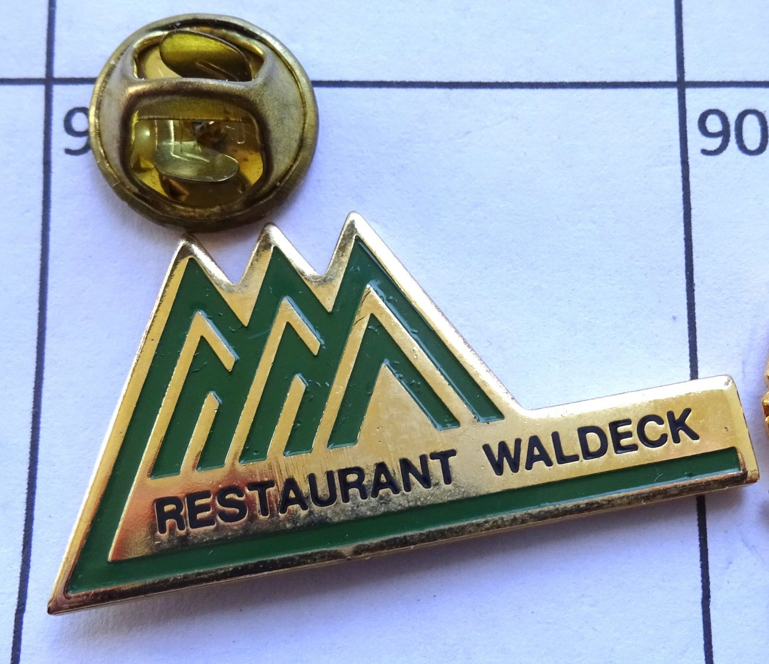 Placchette & Badge: Pin 3 Tannen Restaurant WALDECK – Usato da Utzenstorf venduto da BUtter81