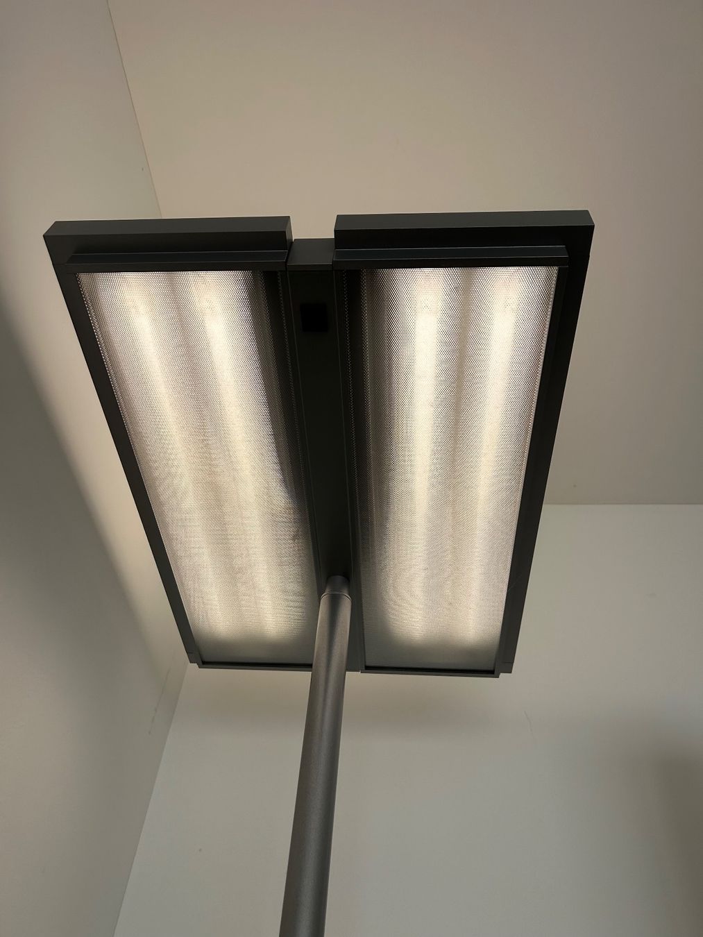 Lampade: Waldmann Stehleuchte TYCOON Classic LY 440/2 – Usato da Sissach venduto da zn9ibrot 1