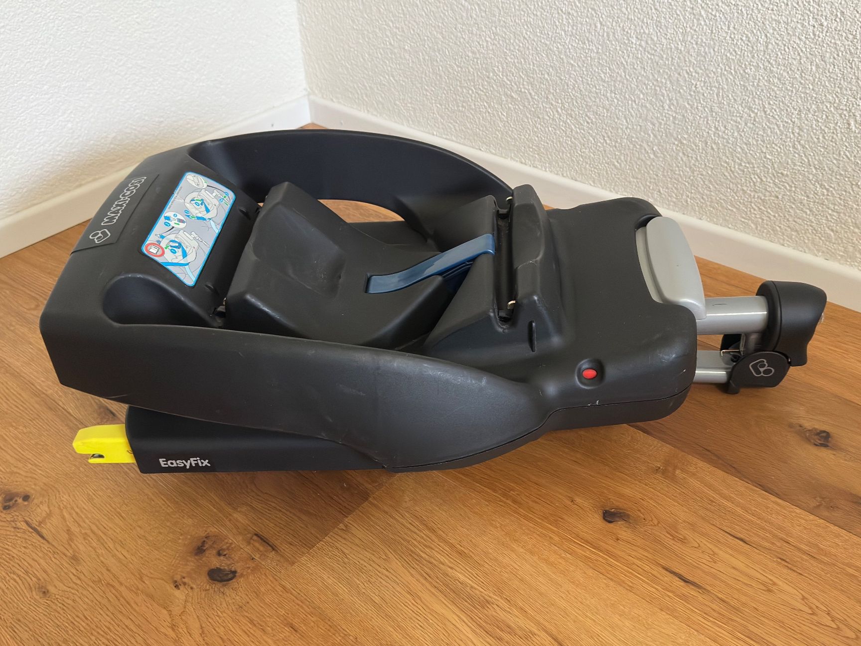 Maxi-Cosi Seggiolini per auto: Maxi-Cosi Cabrio Babyschale mit Autohalterung – Usato da Mörschwil venduto da vet_vzj9 4