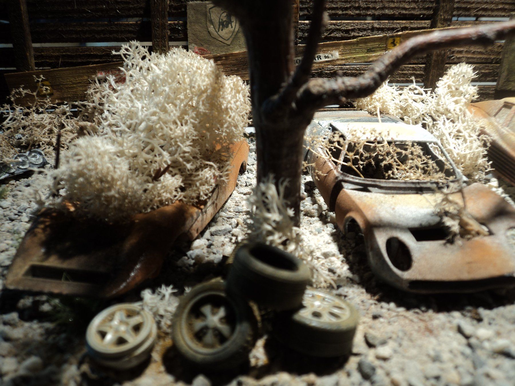 Lamborghini Modellautos: Diorama Hinterhof 1/43 mit Lancia, Ferrari, Lamborghini – Gebraucht aus Schwarzenburg von modelCARama 3