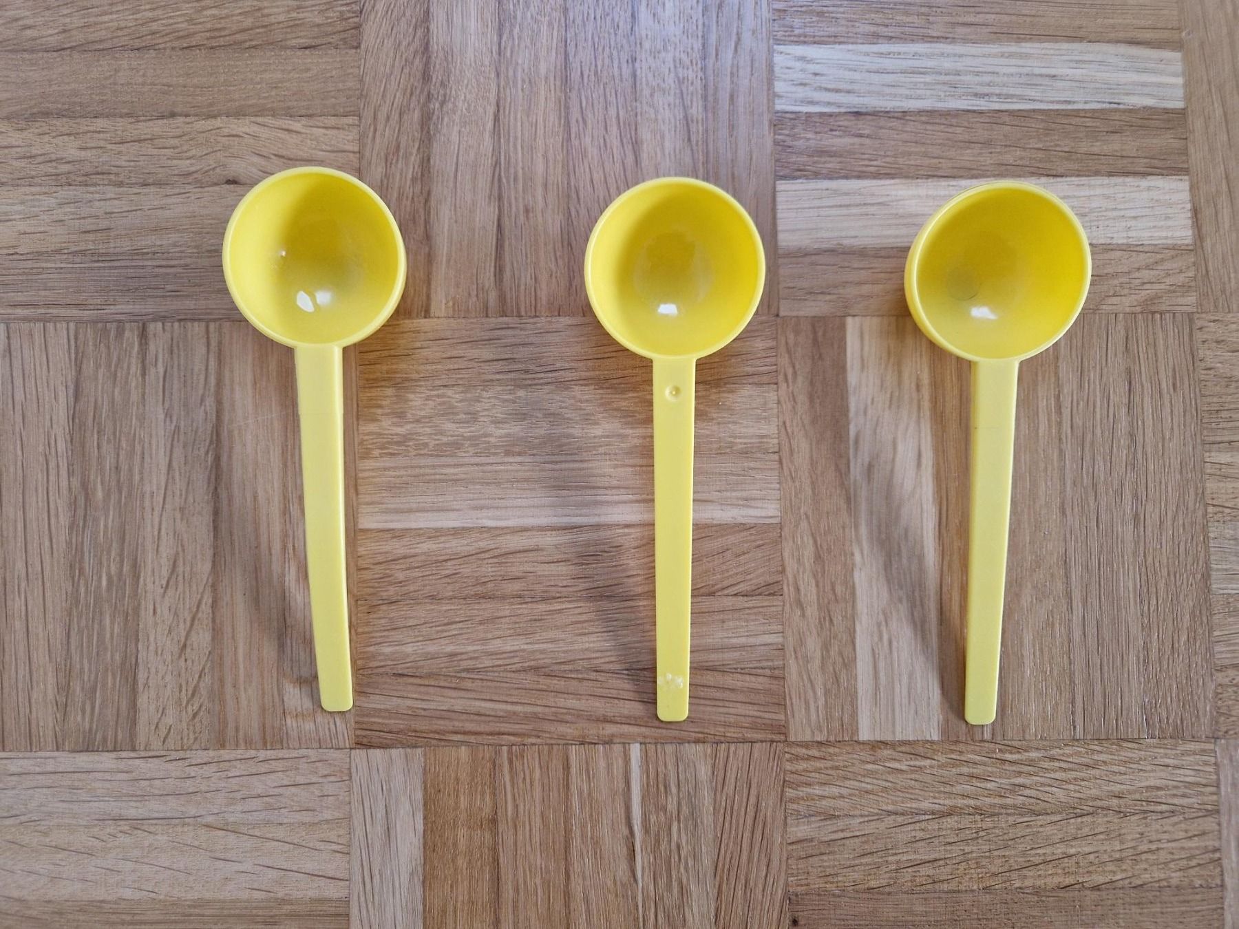 Cucchiai: 3 Plastik Löffel gelb – Nuovo (secondo la descrizione) da Zürich venduto da yro_qvz7