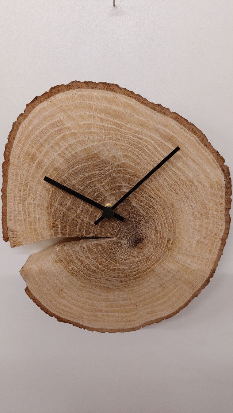 Orologi: Wanduhr aus einer schönen Eichen-Holzscheibe – Nuovo e nell'imballaggio originale da Egnach venduto da Oldwoodstyle 2