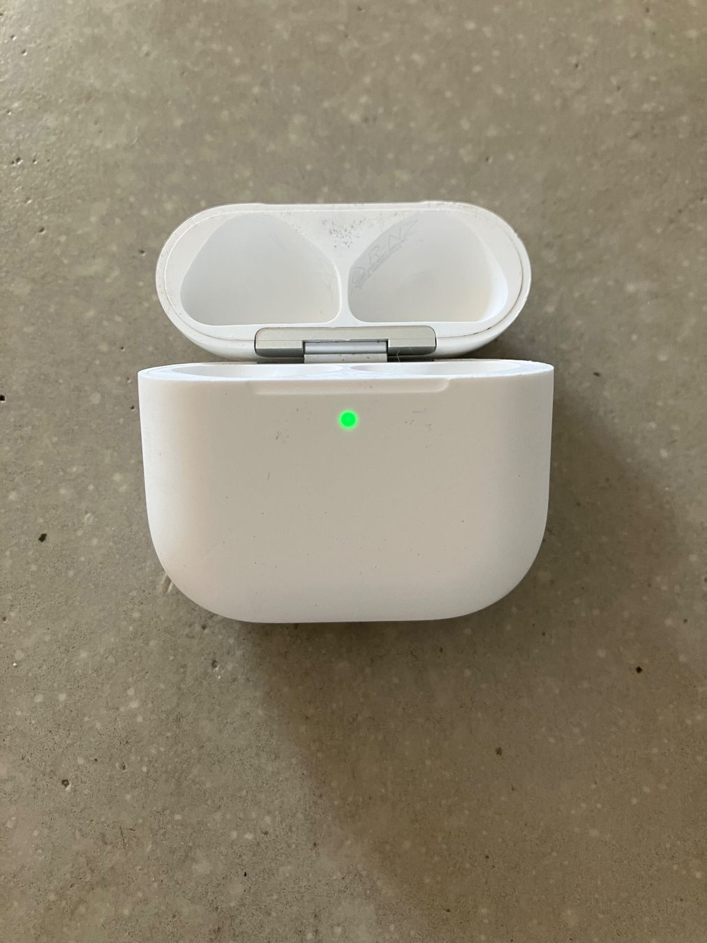 Apple Casques audio: APPLE AIRPODS 4 CASE ANC – D'occasion à Lausanne par mr.v