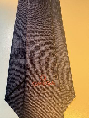 Cravate Omega de luxe en soie - Élégance intemporelle