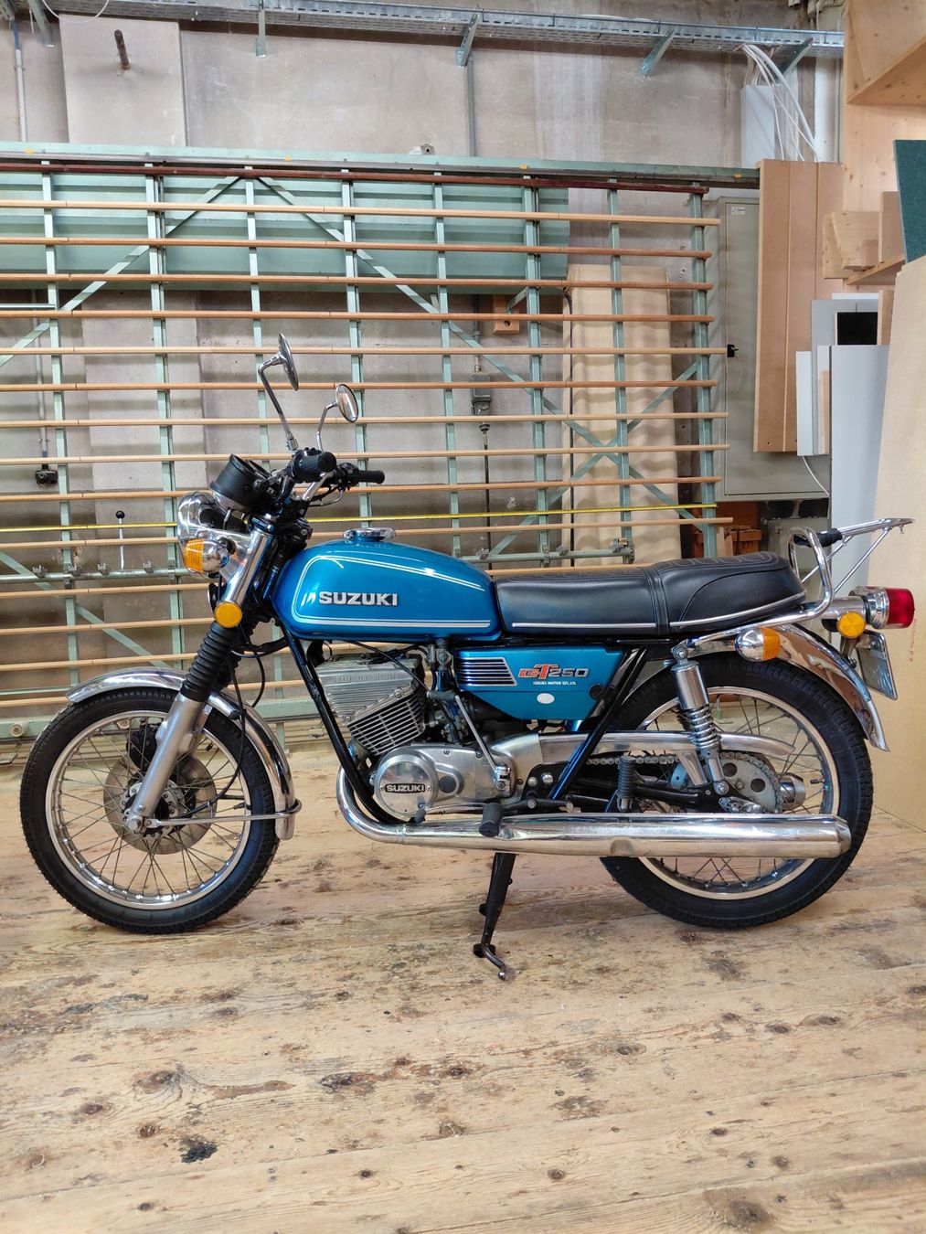 Suzuki Strada: Suzuki GT 250 Oldtimer - Frisch ab Revision – Usato da Therwil venduto da Martin083 1