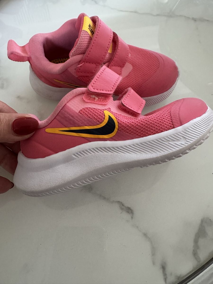 Nike Scarpe per ragazze: Nike Schuhe Grösse: 22 Pink – Nuovo (secondo la descrizione) da Belp venduto da Secondhand11