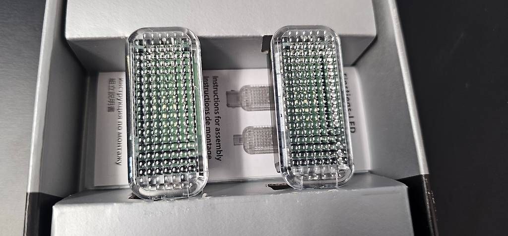 Toutes les pièces auto: AUDI 4E0947415A LED Einstieg Innenraumleuchte – D'occasion à Rottenschwil par MJA
