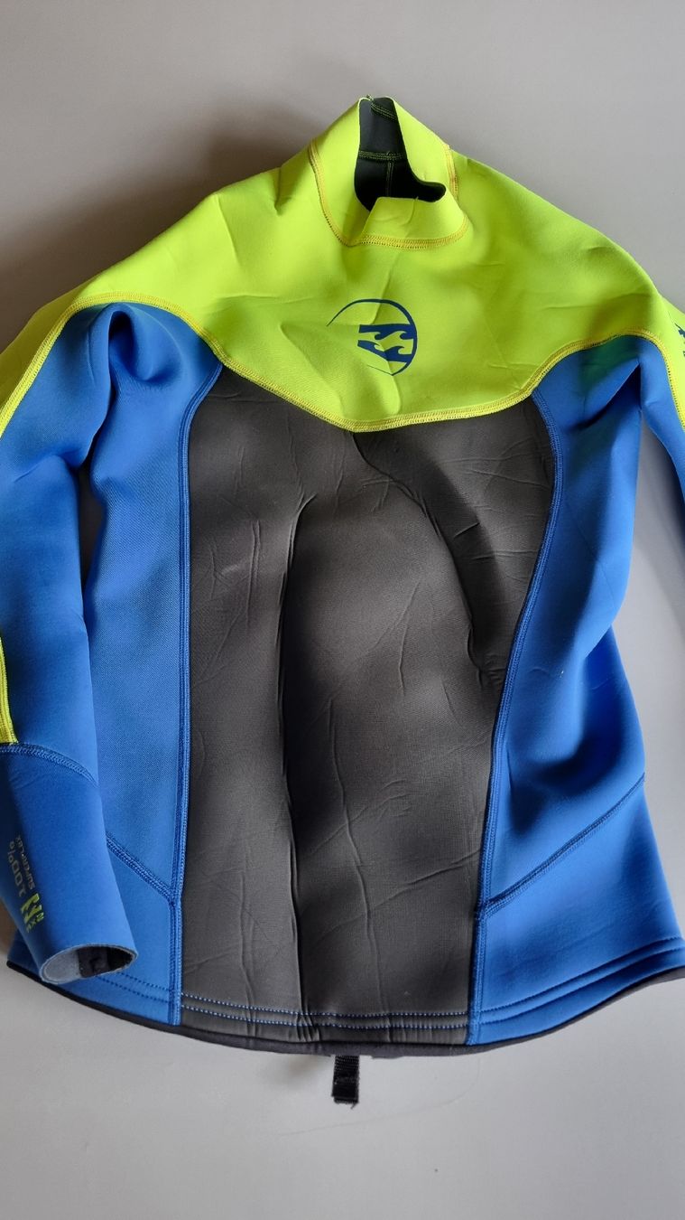 Completi: Billabong Neopren- Top , Grösse 16 / S – Usato da Tägertschi venduto da Fank111