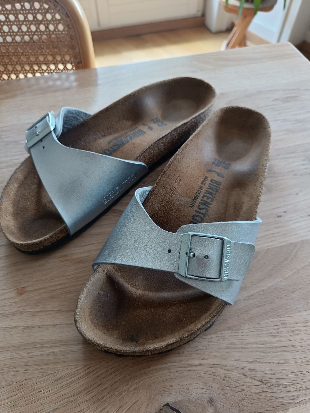 Birkenstock Scarpe da donna: Birkenstock Silber – Usato da Luzern venduto da noraelizabeth