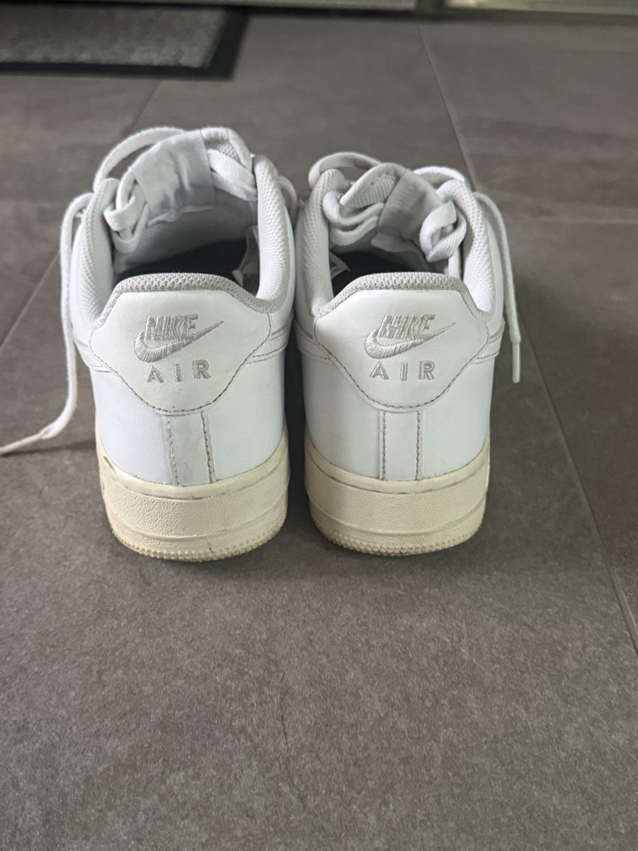 Nike Scarpe da uomo: Nike Air Force 1 ’07 Triple White – Usato da Zofingen venduto da giu_p72q 3