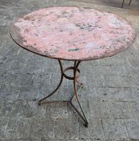 Rundtisch Metall alt Gartenmöbel, rostig