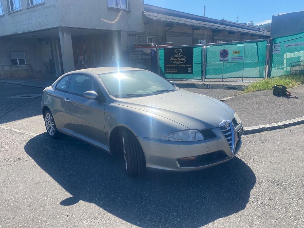 Alfa Romeo Autos: Alfa Romeo GT Coupé 2.0 JTS – Gebraucht aus Avenches von sal_j62q 1