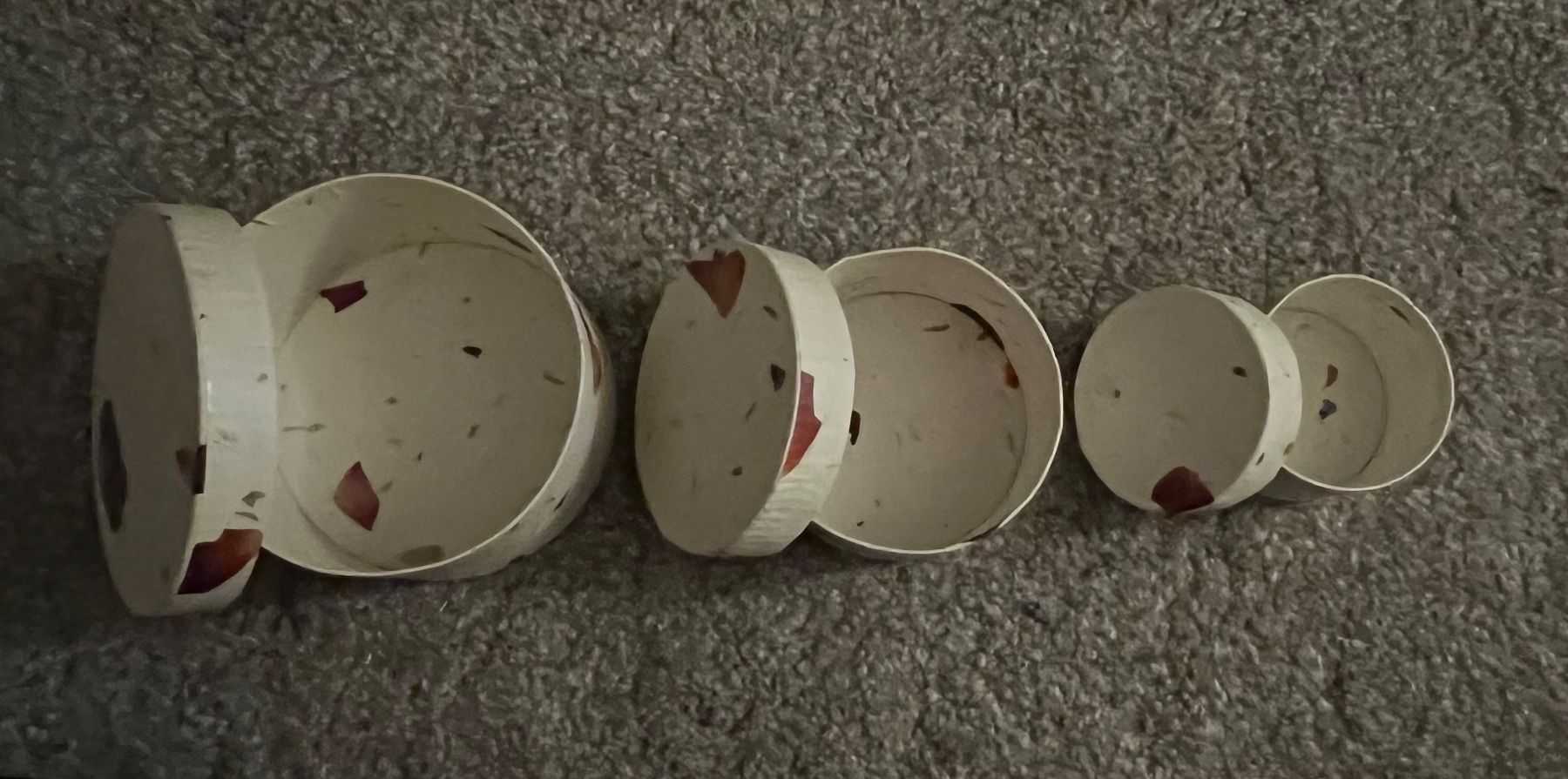 Tutte le decorazioni: • 3 Runde Schachteln • – Usato da Basel venduto da mendoza13 1