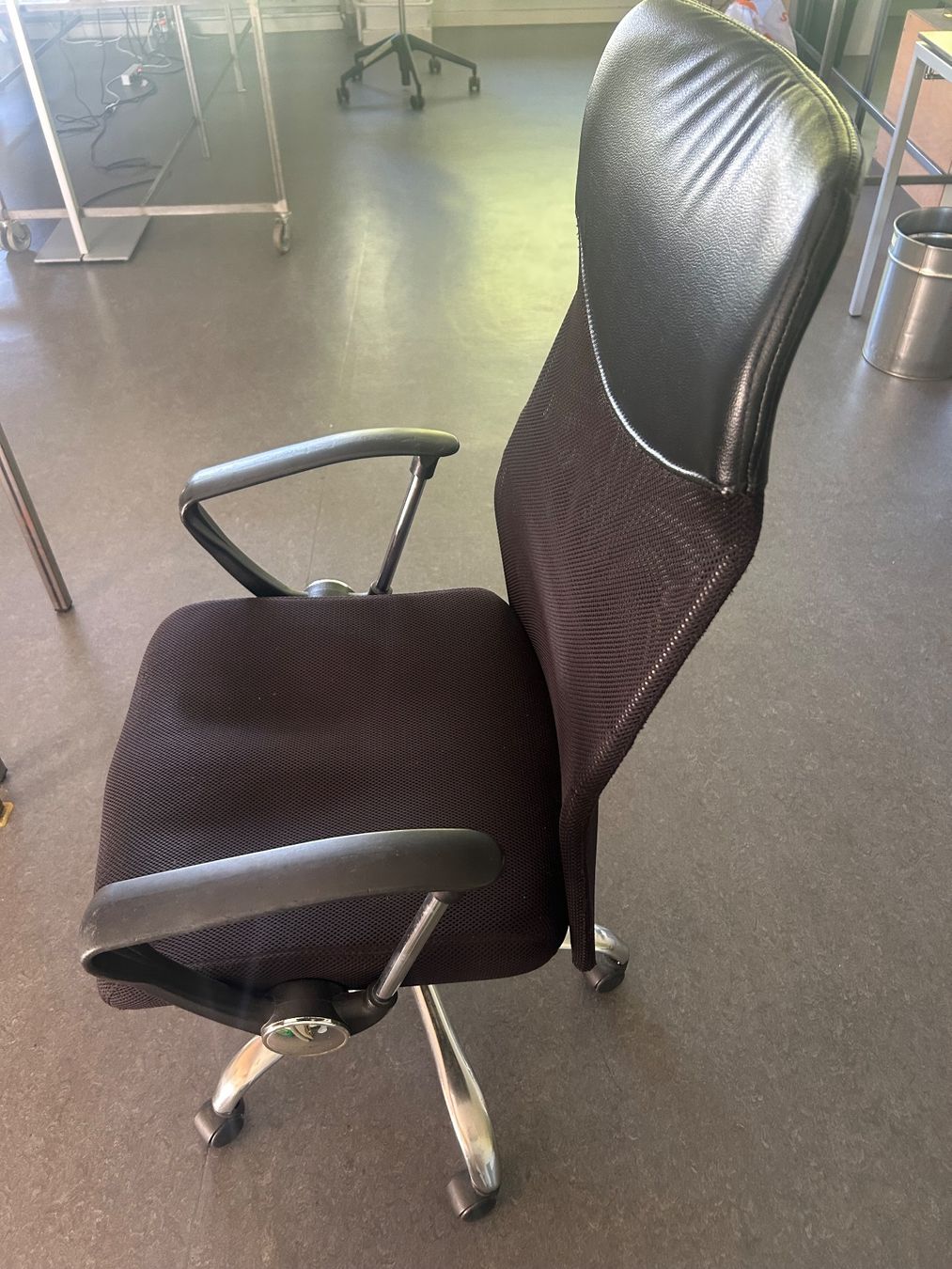 Chaises: Bürodrehstuhl – D'occasion à Zürich par Tm7 3