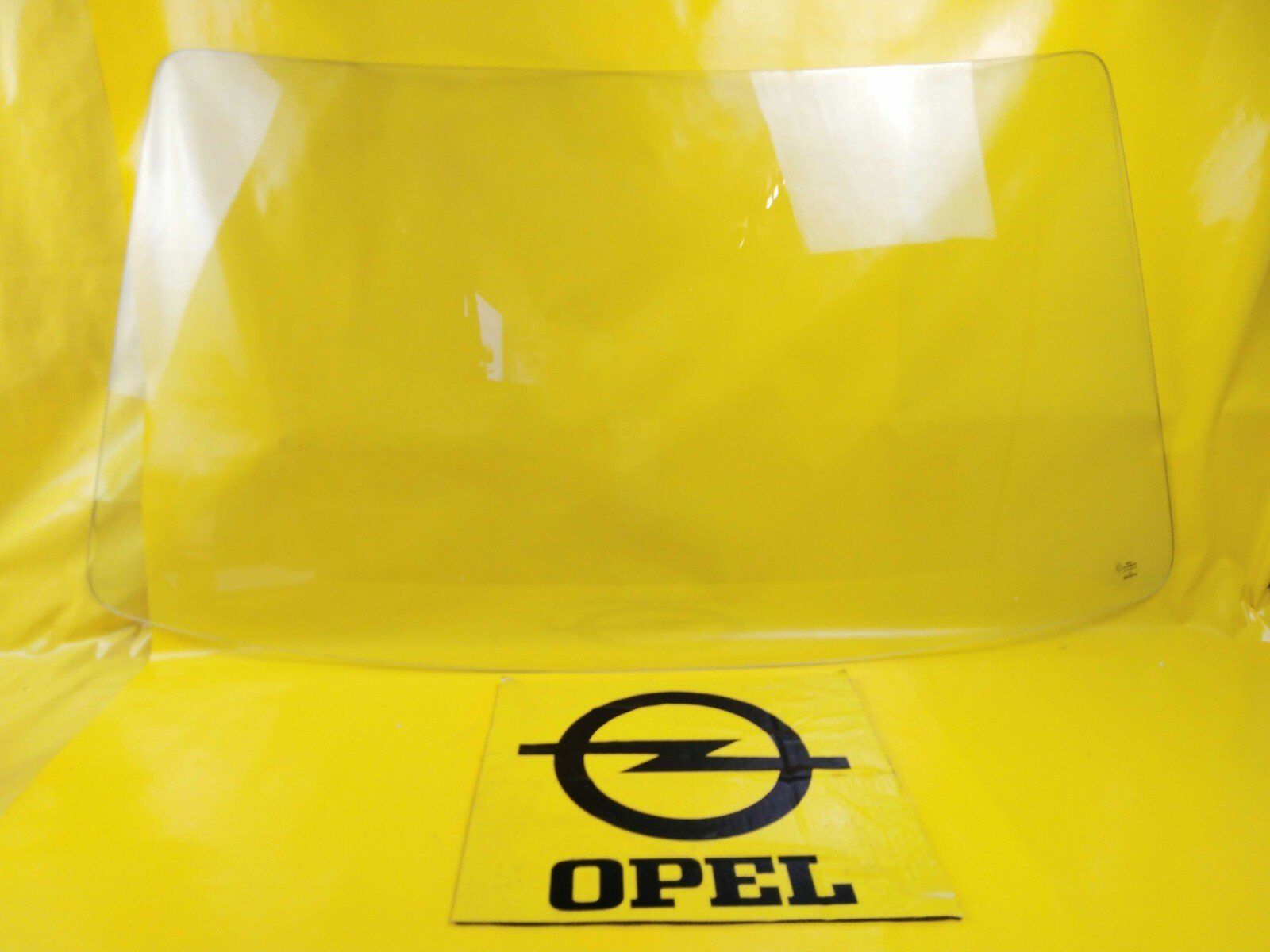 Tutti pezzi di ricambio auto: Frontscheibe Opel Kadett D 1.3S Schrägheck – Nuovo e nell'imballaggio originale da Romanshorn venduto da Ringo80 1