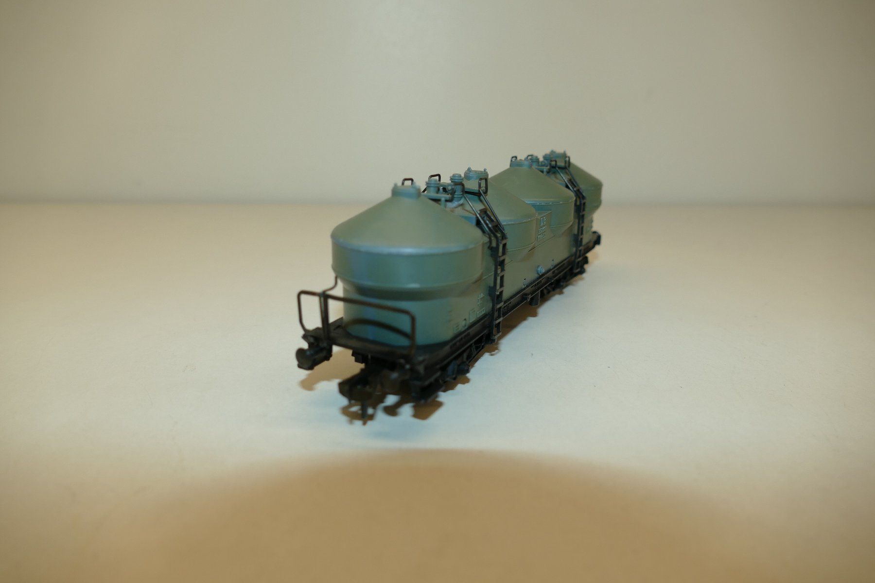 Fleischmann Modellini di ferrovie: Fleischmann H0: DB Staub-Zement-Silowagen – Usato da Niederhasli venduto da rail-duerst 3