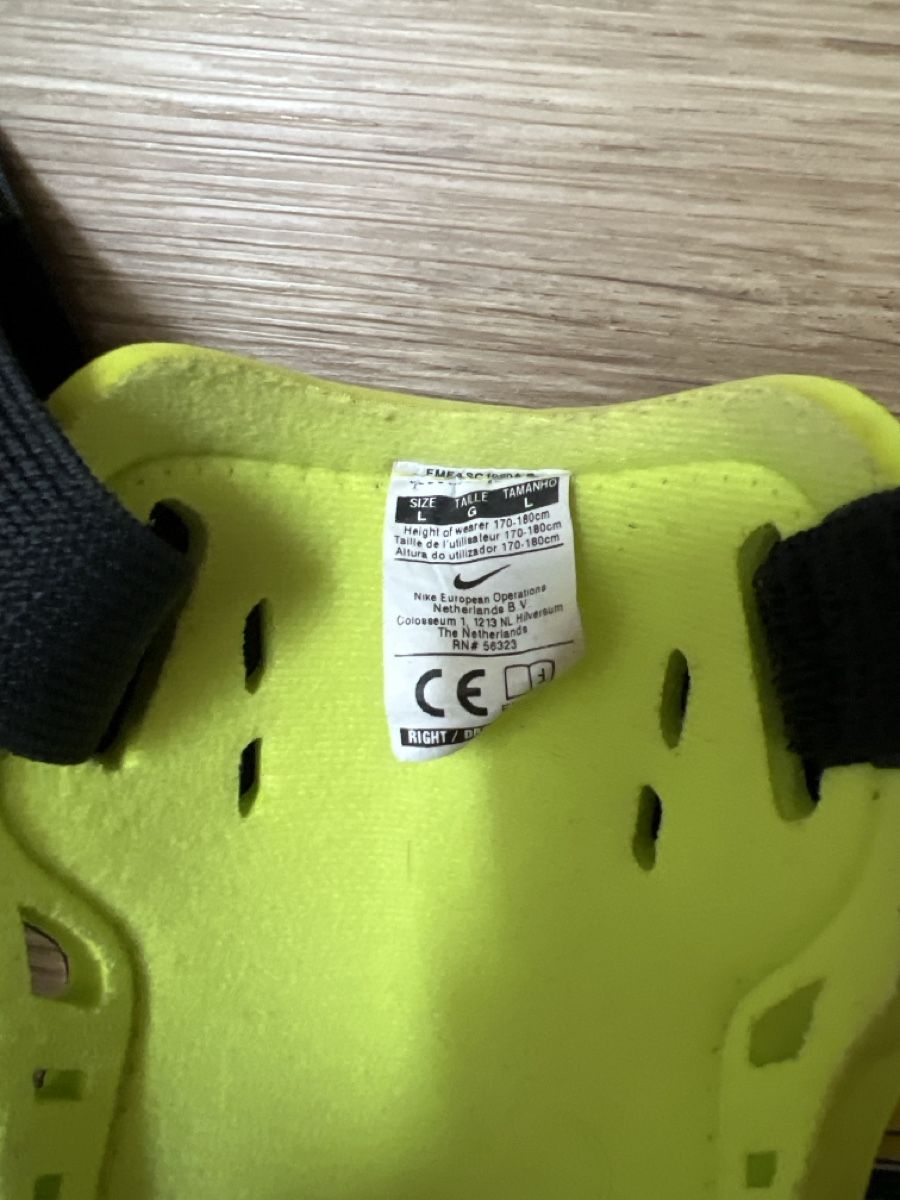 Adidas Kleiderpakete: Schienbein- und Knöchelschoner – Gebraucht aus Linden von luk_7fm7 1