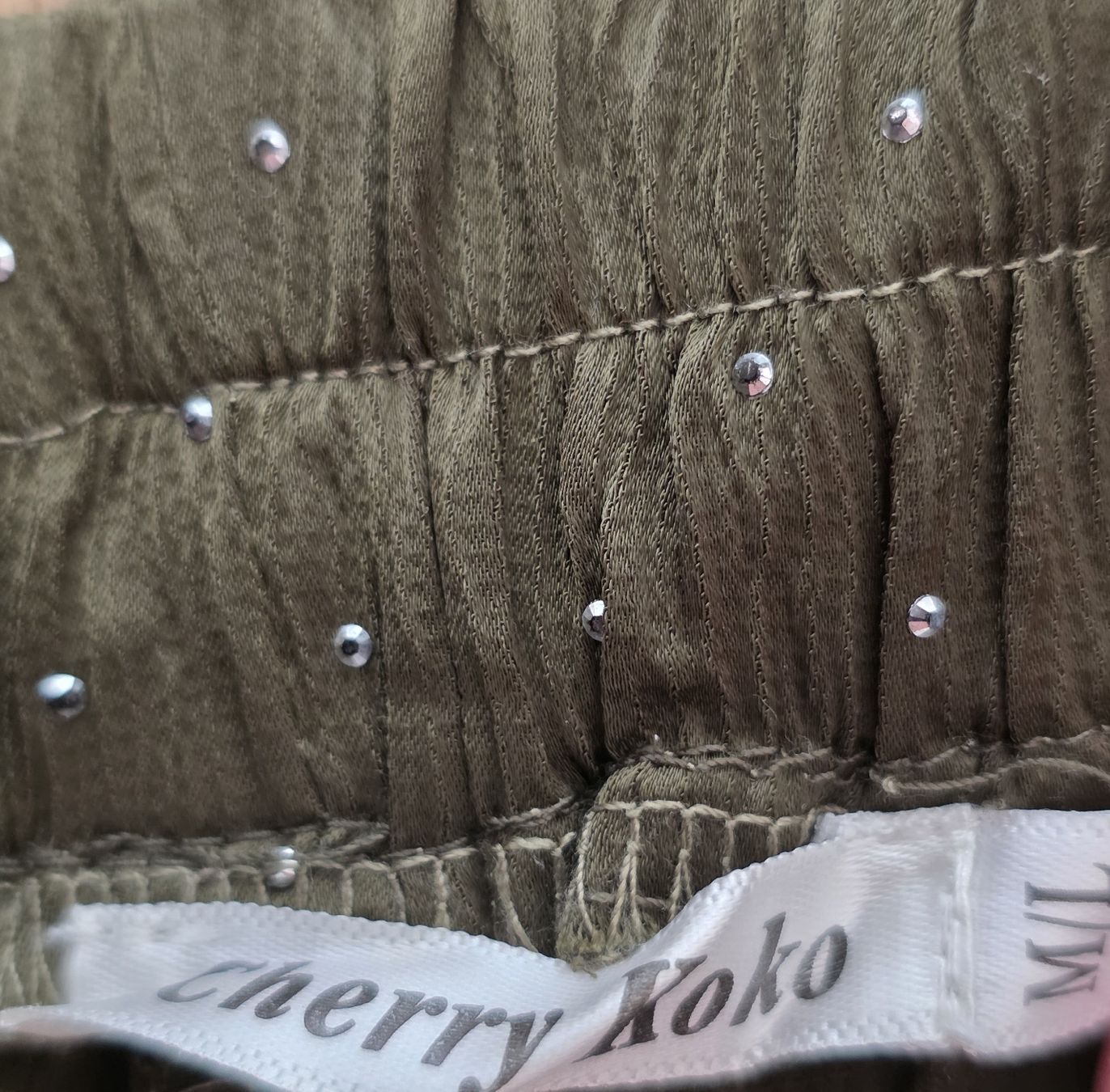 Pantaloni: Hose mit Nieten Khaki Grösse M/L – Usato da Rheinsulz venduto da Gilea 2