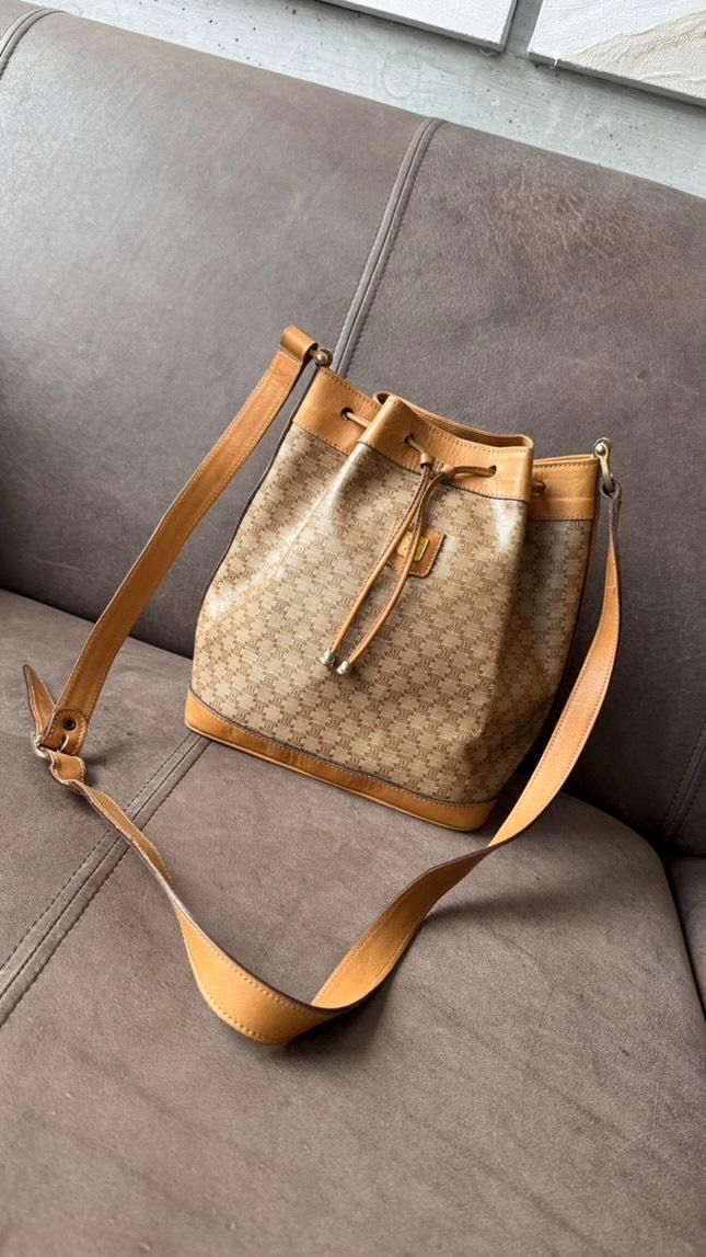 Celine Borse da donna: Celine vintage bucket – Nuovo (secondo la descrizione) da Bellinzona venduto da giu_vfl7