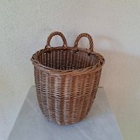 Korb aus Weide geflochten, zum Früchte ernten