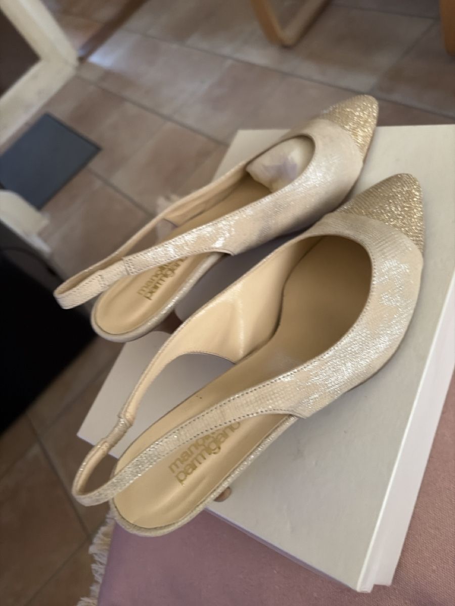 Scarpe da donna: Chaussures slingback dorées état comme neuf – Nuovo (secondo la descrizione) da Vésenaz venduto da dul_xq5k 1