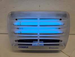 Genus COBRA LED Insektenvernichter, benötigt neue Kleber