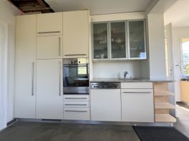 Hochwertige Einbauküche mit Granitabdeckung und V-ZUG-Geräte