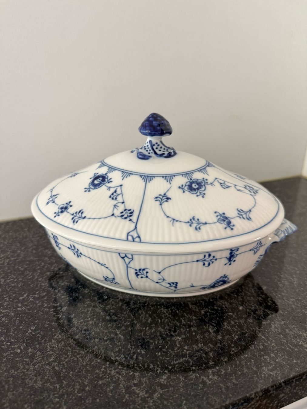 Royal Copenhagen Ciotole: Royal Coppenhagen Servierschüssel mit Deckel – Usato da Schaan venduto da ali_km9b