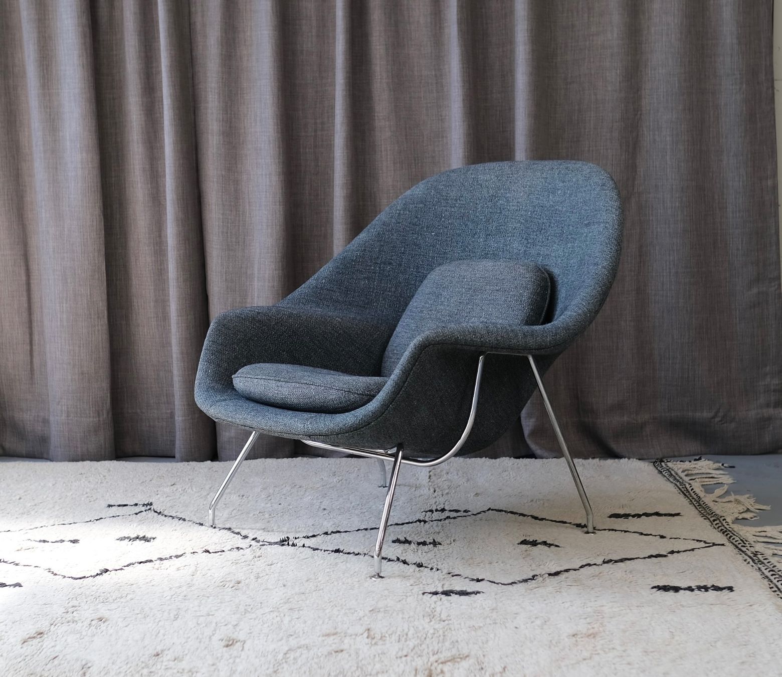 Knoll Poltrone: Knoll Womb Chair by Eero Saarinen – Usato da Bern venduto da Zmodern_CON 2