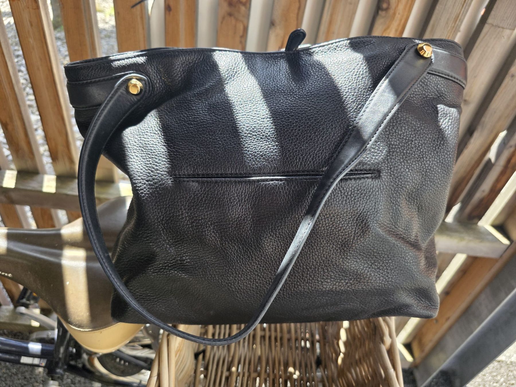 Michael Kors Borse da donna: Michael Kors Ledertasche schwarz/gold gebraucht – Usato da Kaegiswil venduto da Ruckis 1
