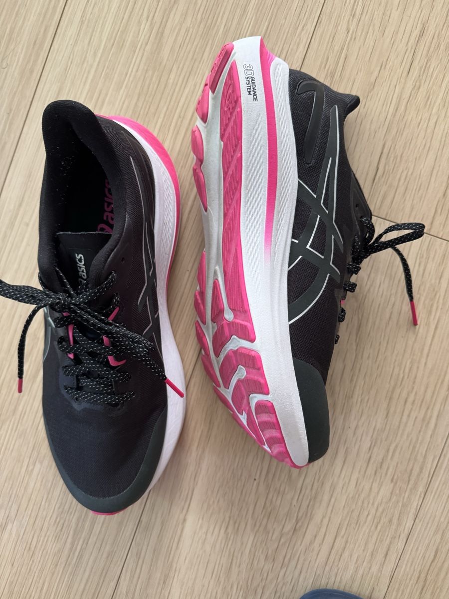 Asics Scarpe da donna: Asics GT-2000 Schuhe gr 40,5 – Usato da Bünzen venduto da Magdalena.K