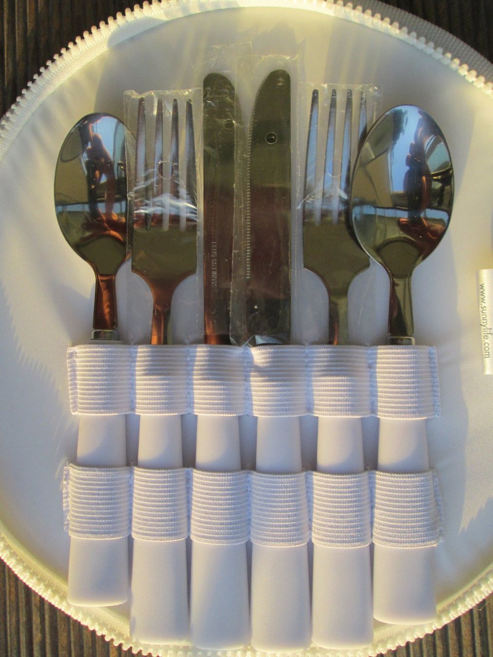 Set di piatti: SUNNYLIFE Picknick Koffer mit Geschirr und Besteck NEU – Nuovo e nell'imballaggio originale da döttingen venduto da Gorbs1 5