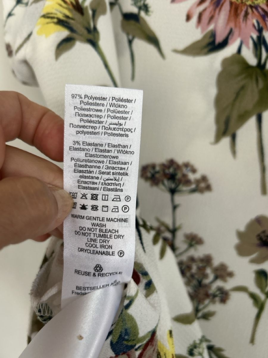 Only Blusen: Bluse von Only, Grösse 40, weiss mit Blumenmuster  – Neu (gemäss Beschreibung) aus Erlinsbach SO von hallon480 4