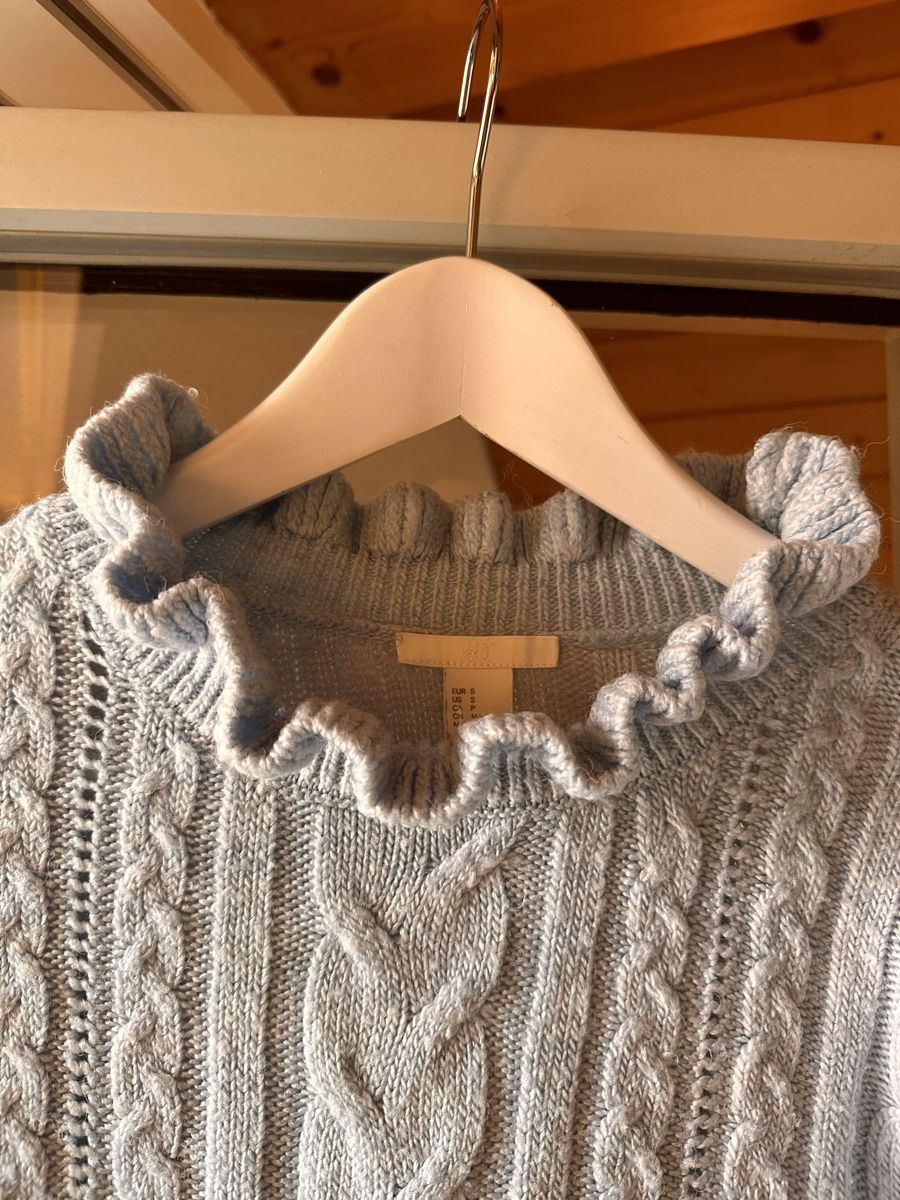H&M Pullover & Sweatshirts: Blue Knit Sweater with Ruffle Details, Size S – Neu (gemäss Beschreibung) aus Zürich von BettinaMarie2308 3