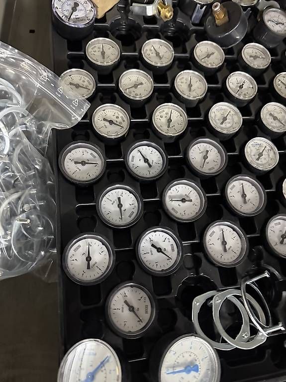 Messen: Div manometer neu ca 100.stk – Neu und originalverpackt aus zürich affoltern von bessy39