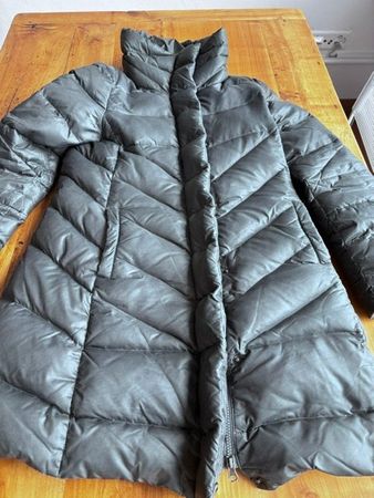 Längere Daunenjacke von Nile, dunkelgrau Grösse XS/S
