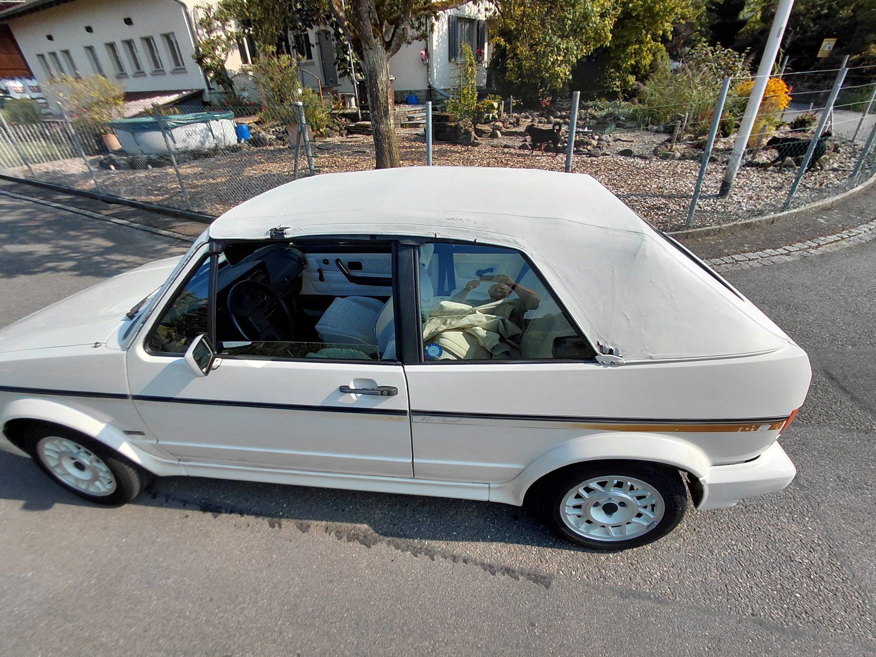 VW Automobili: VW Golf Cabrio MK1 1.8 White Special – Difettoso da Menziken venduto da ZiolkowskiAutomotive 5