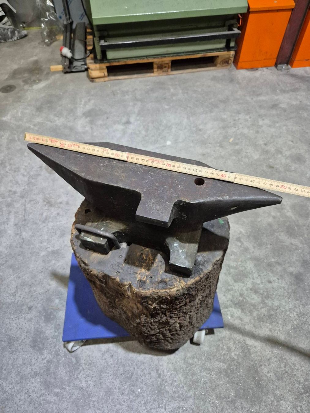 Attrezzi da lavoro: Amboss mit Holzsockel 50cm – Usato da Tägerwilen venduto da geezee20 4
