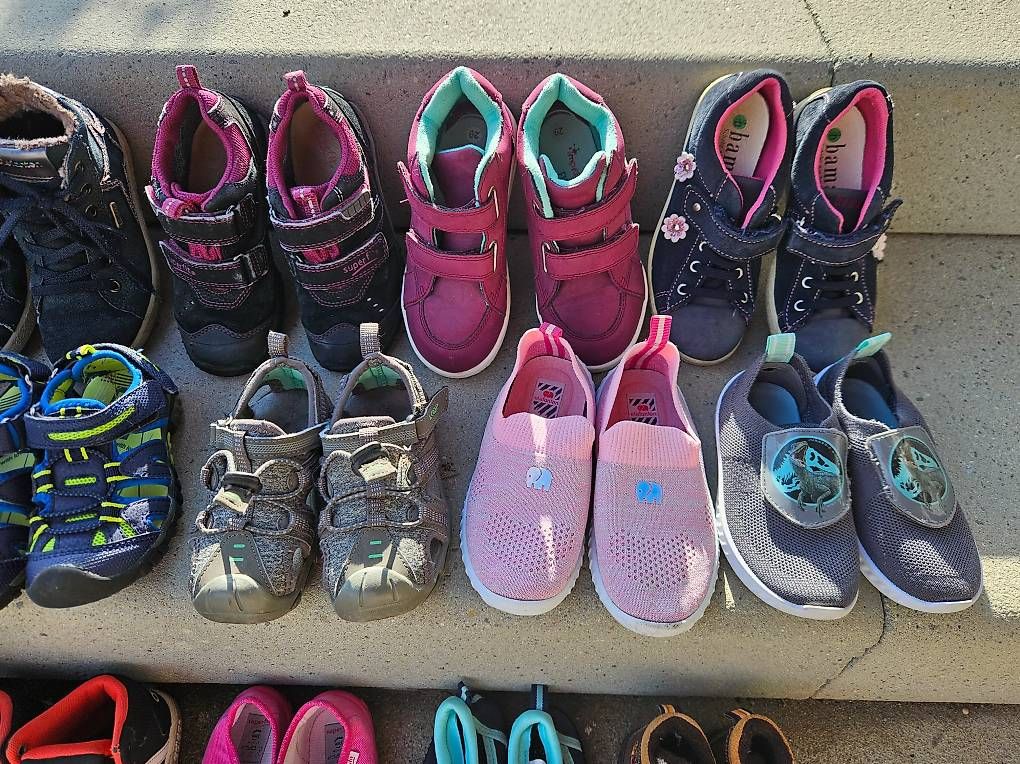 Scarpe per ragazze: Kinderschuhe Gr. 18-29 – Usato da Worb venduto da jun_fj8w 2