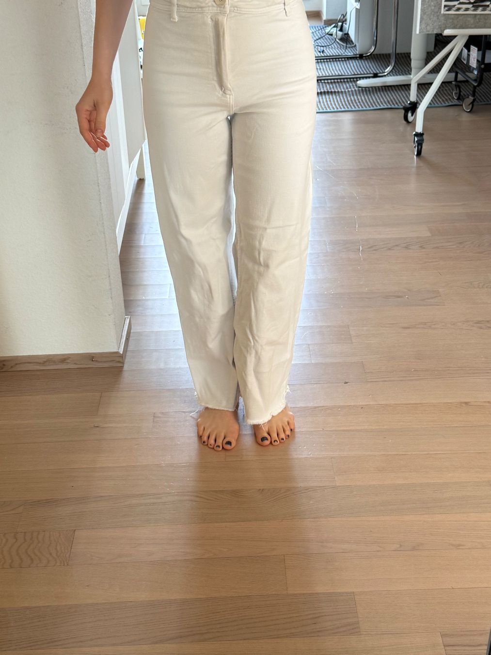 Zara Jeans: Zara white jeans – Nuovo (secondo la descrizione) da Zürich venduto da AlineCr