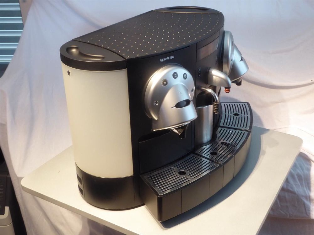 NESPRESSO GEMINI CS220 CS223 Typ 734 in gepflegtem Zustand Kaufen auf Ricardo
