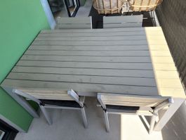 Gartenmöbel-Set: Tisch, 4 Stühle, Sitzbank und 6 Sitzkissen