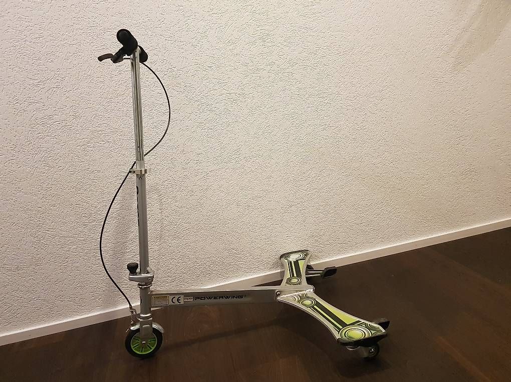 Kickboard: Razor PowerWing DLX Scooter – Usato da Wolfertswil venduto da Acajena