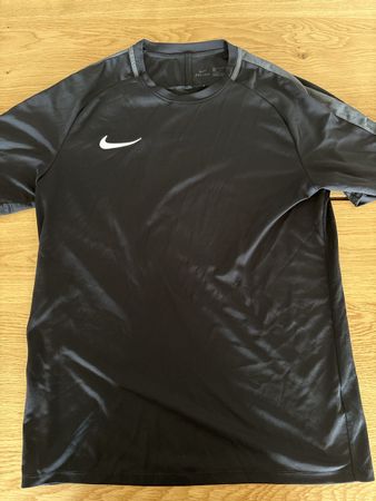 Nike Sport Shirt in schwarz Grösse L