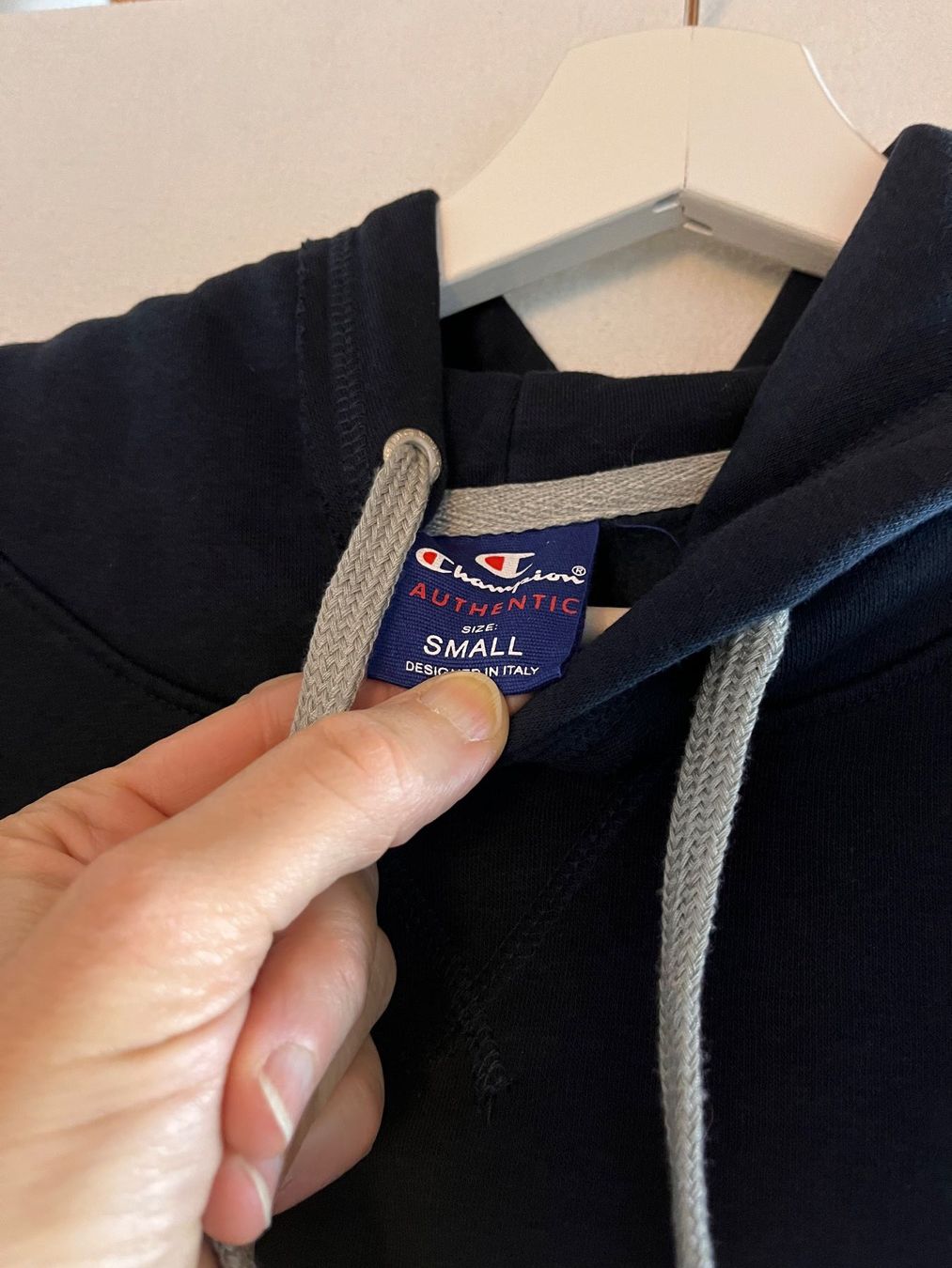 Champion Pullover & Sweatshirts: CHAMPION, Kapuzenpullover, Grösse S, Farbe Dunkelblau – Neu und originalverpackt aus Rudolfstetten von gst_g7xl 3