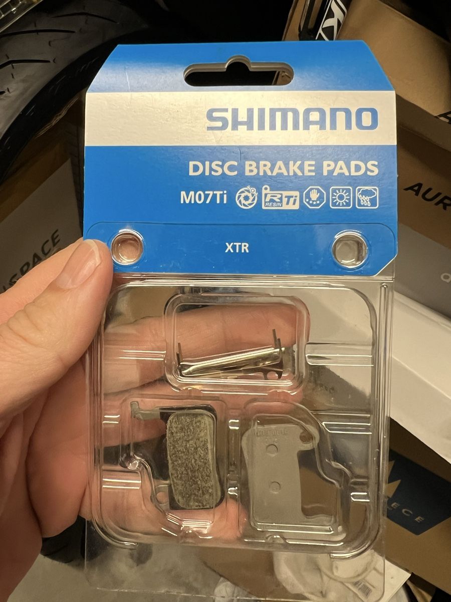 Shimano Pezzi di ricambio: Shimano M07Ti Bremsbeläge NEU – Nuovo e nell'imballaggio originale da Roggwil BE venduto da and_sl26