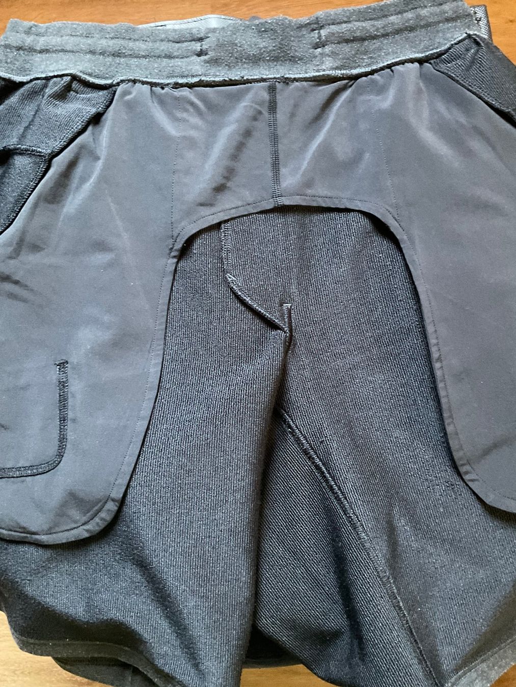 Lululemon Pantaloni: Lululemon City Sweat Shorts Hose – Usato da Wettingen venduto da Hbeluga 7